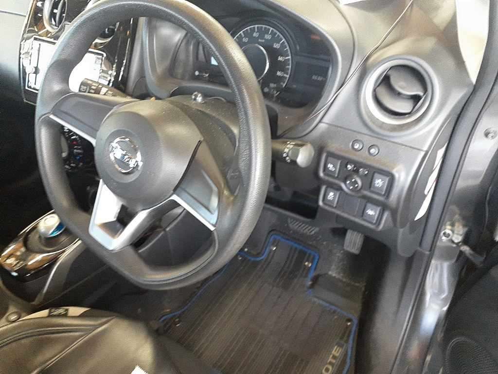 2018 Nissan Note e-パワー X auction photo 9