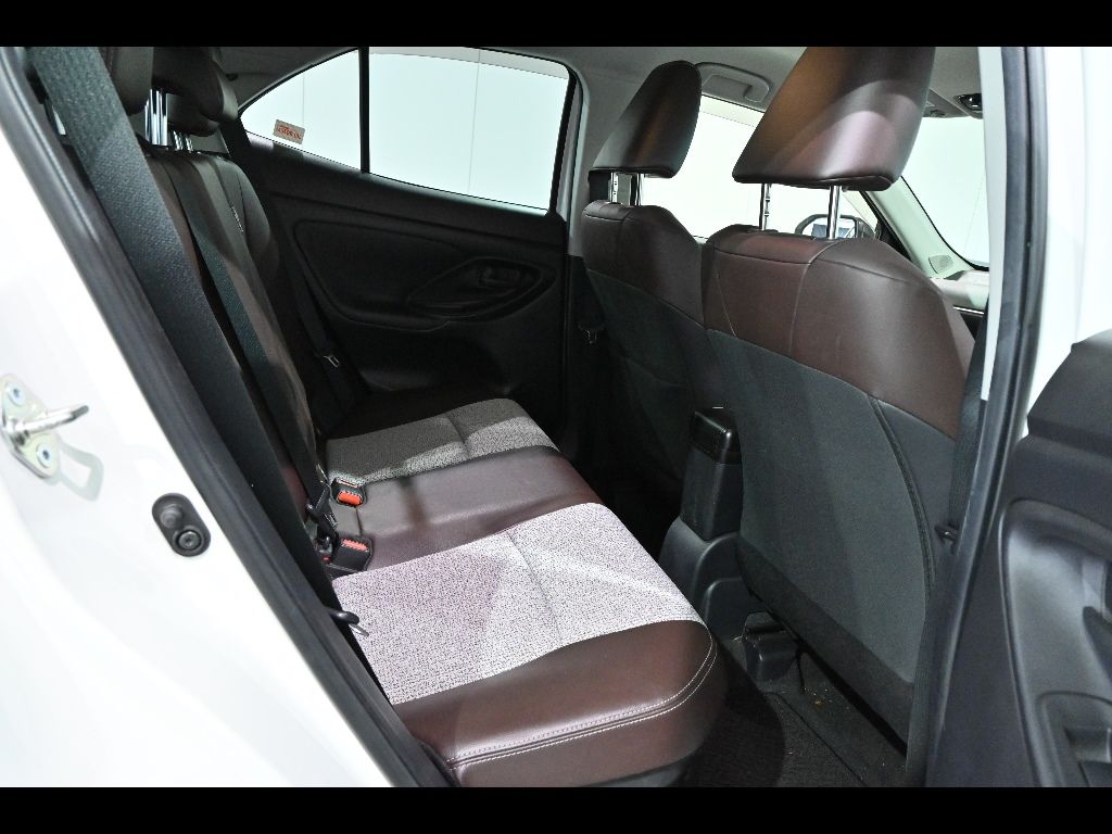 2021 Toyota Yaris Cross Hybrid Z auction photo 7