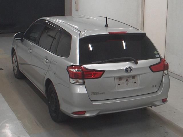 2015 Toyota Corolla Fielder ハイブリッド auction photo 2