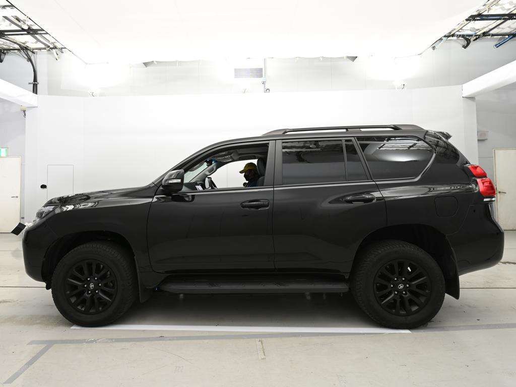 2023 Toyota Land Cruiser Prado TXL Package Matte Bra 4WD auction photo 4