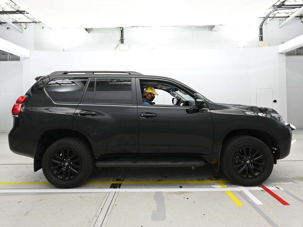 2023 Toyota Land Cruiser Prado TXL Package Matte Bra 4WD auction photo 3