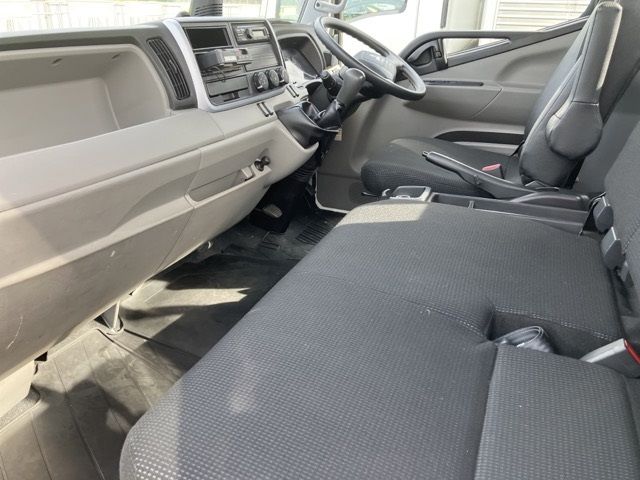 2022 Mitsubishi Fuso Canter Flat, wide, long auction photo 5