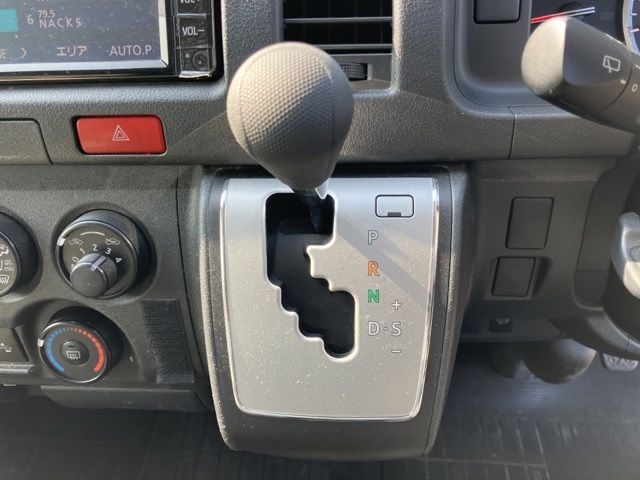 2020 Toyota Hiace Van DX auction photo 4