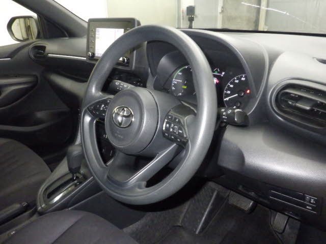 2021 Toyota Yaris Hybrid X auction photo 3