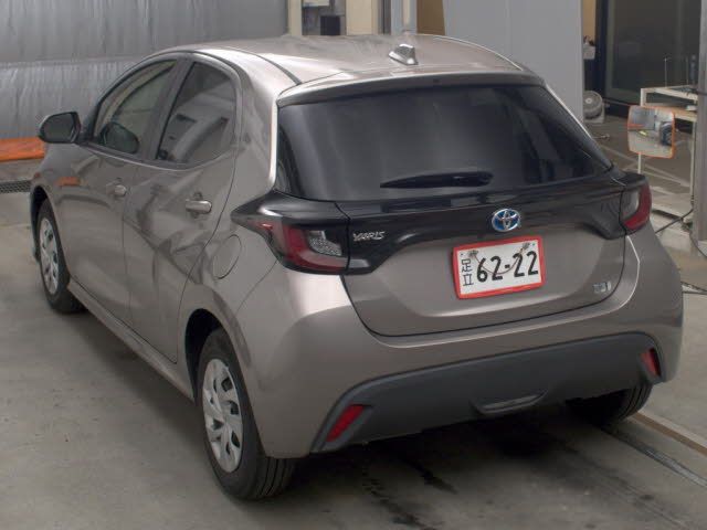 2021 Toyota Yaris Hybrid X auction photo 2
