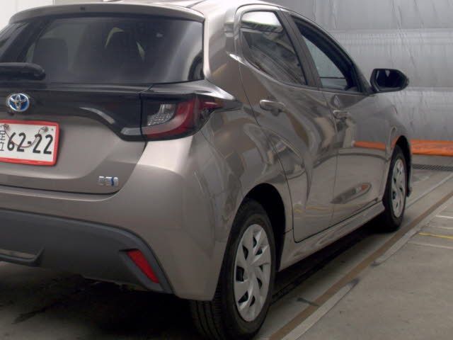 2021 Toyota Yaris Hybrid X auction photo 5