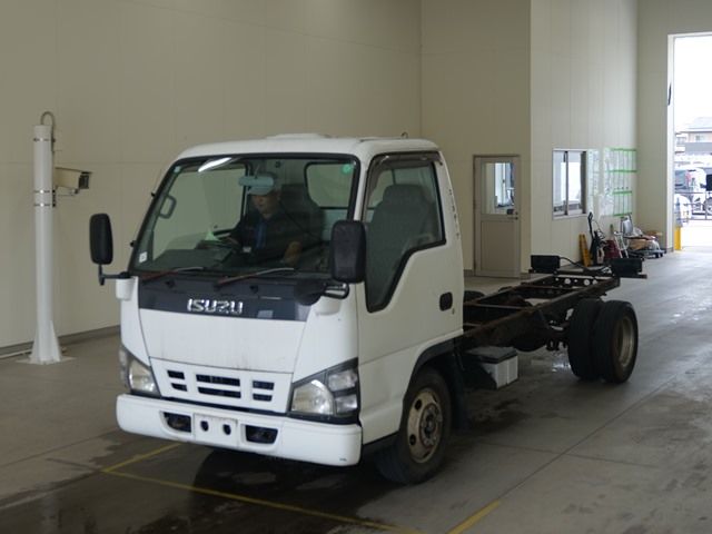 2006 Isuzu Elf chassis Japan auction vehicle