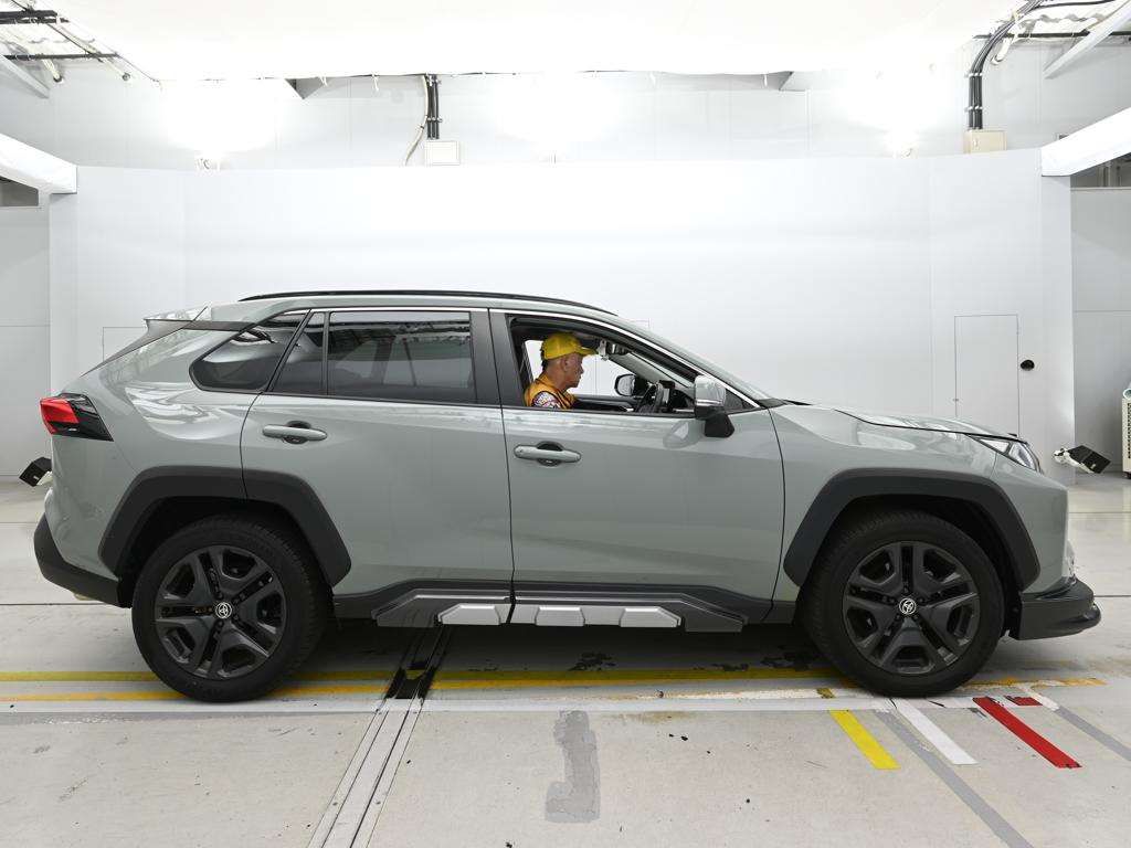2024 Toyota RAV4 Adventure 4WD auction photo 3