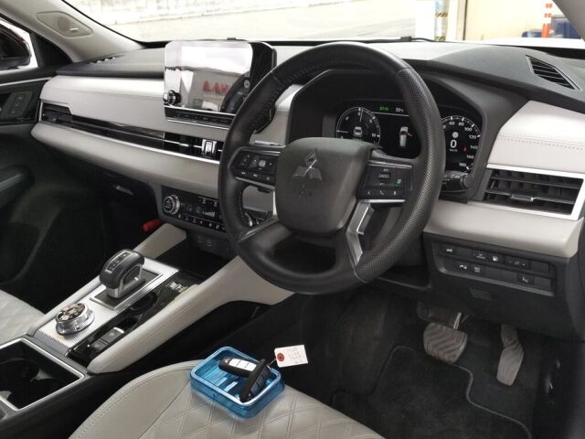 2021 Mitsubishi Outlander PHEV P 4WD auction photo 3