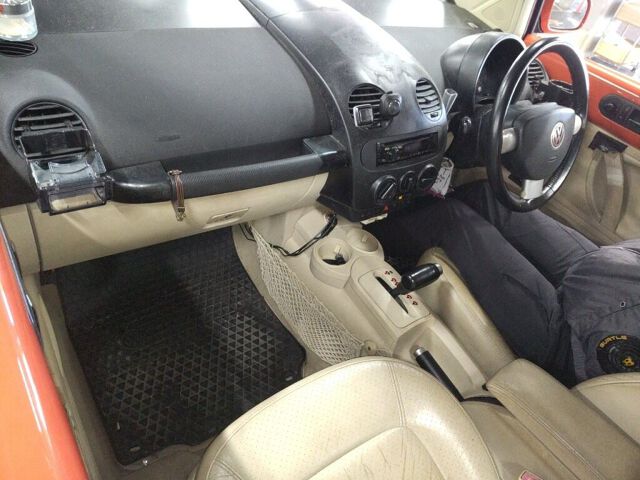 2005 Volkswagen ニュービートル Base grade auction photo 3