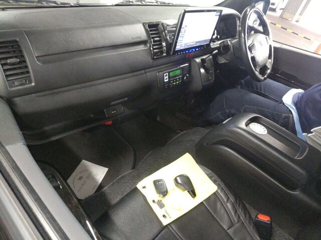 2022 Toyota Hiace LスーパーGLダーク2 auction photo 6