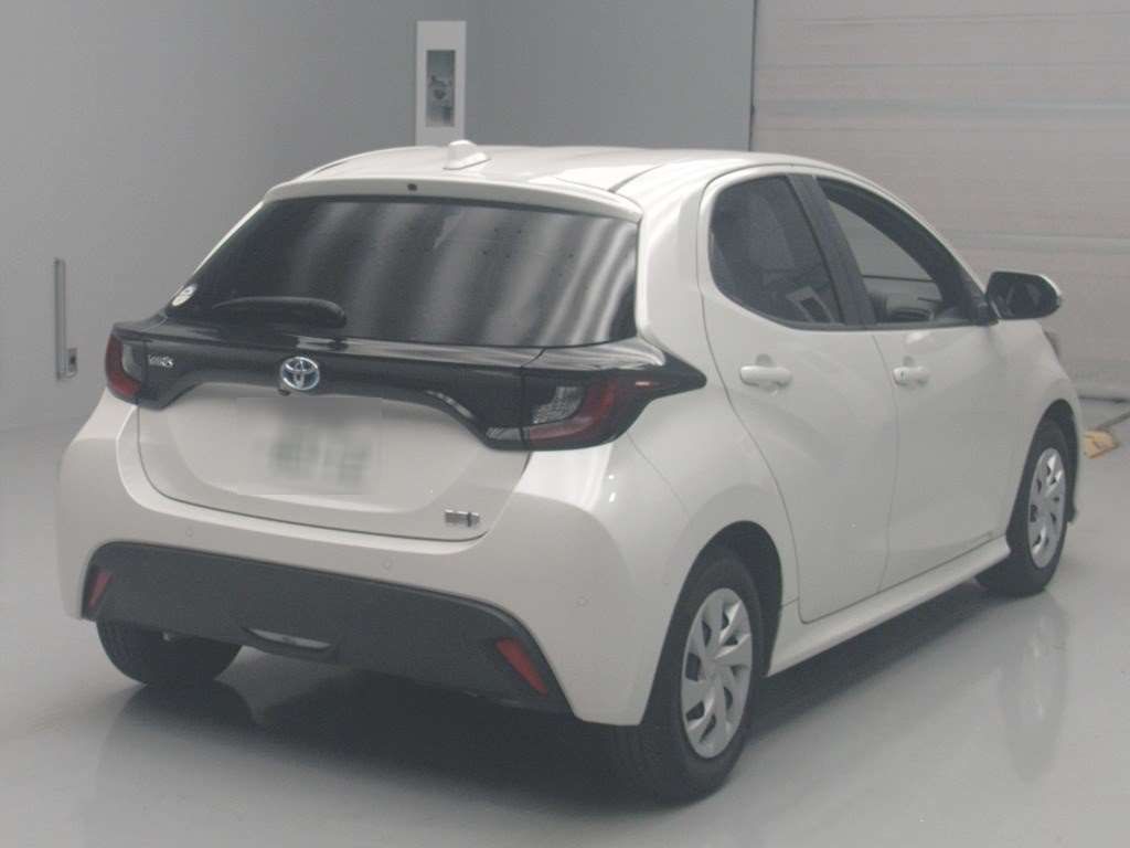 2022 Toyota Yaris ハイブリッドX auction photo 2