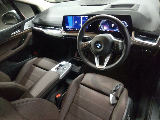 2025 BMW 2 Series 218i Active Tourer auction photo 3