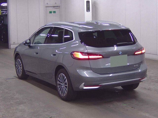 2025 BMW 2 Series 218i Active Tourer auction photo 2