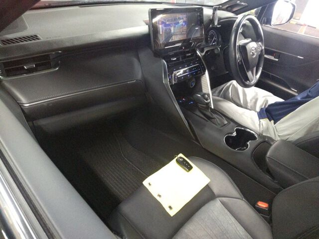 2022 Toyota Harrier Z auction photo 3