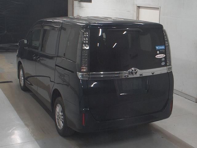 2015 Toyota Voxy auction photo 2