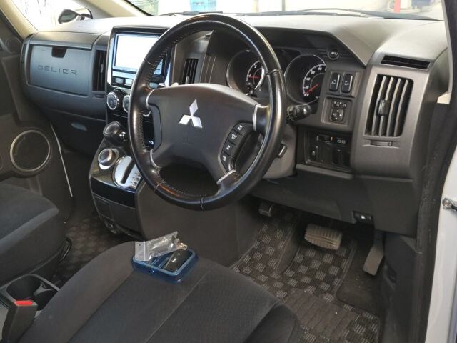2018 Mitsubishi Delica D:5 Dパワーパッケージ 4WD auction photo 3