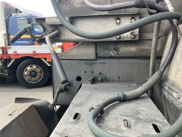 2006 Isuzu Giga ミキサー auction photo 14
