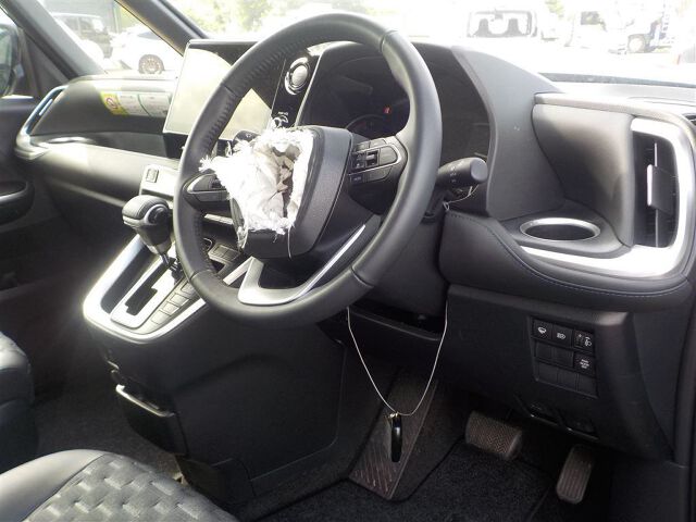 2025 Toyota Voxy S-Z 4WD auction photo 3
