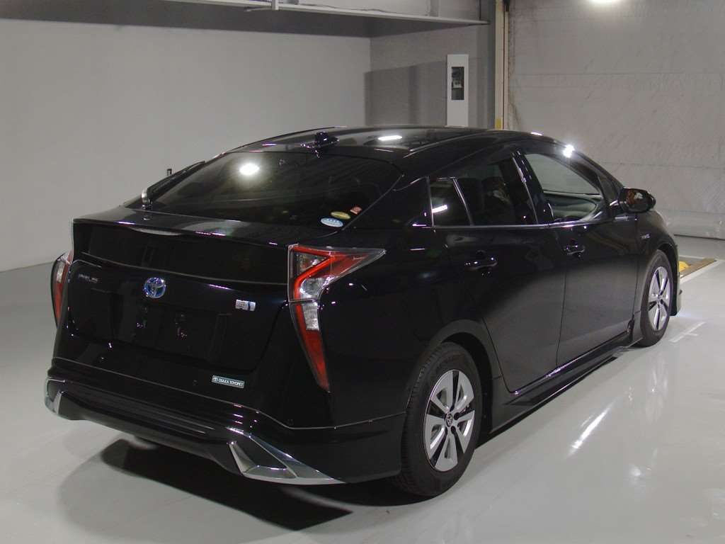 2018 Toyota Prius Aプレミアム auction photo 2