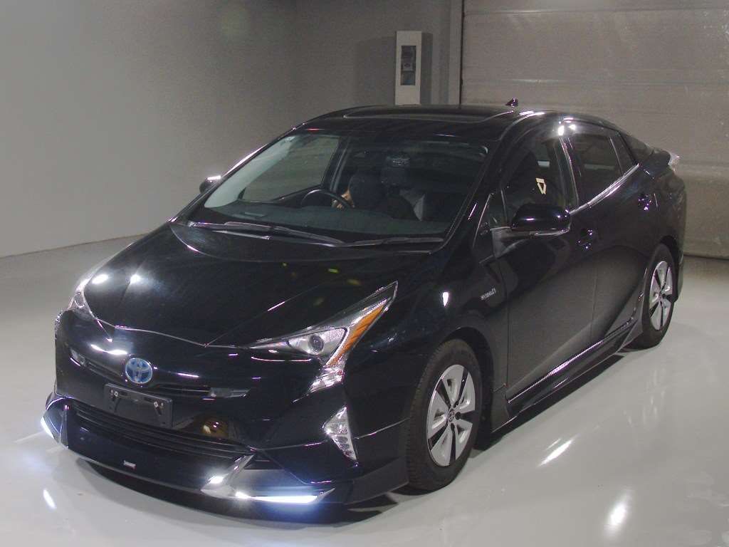 Japan Auction Vehicles 4 2018 Toyota Prius Aプレミアム auction photo