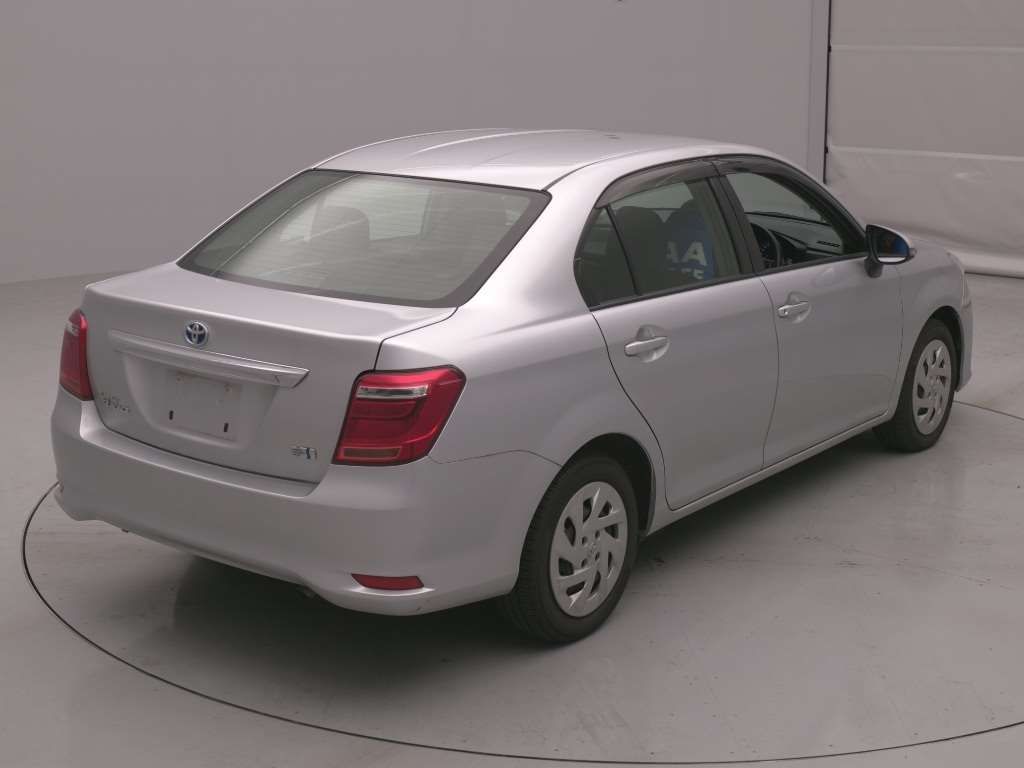 2021 Toyota Corolla Axio Hybrid EX auction photo 2