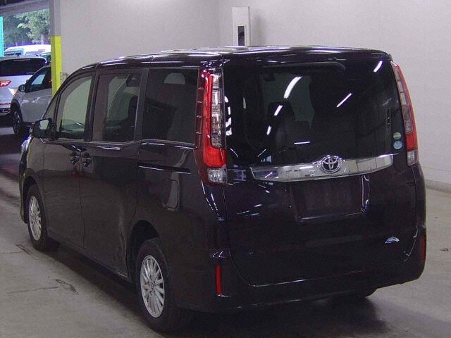 2015 Toyota Noah Xディライトプラス 4WD auction photo 2