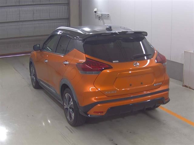 2021 Nissan Kicks X Two-Tone Interior Edition auction photo 2