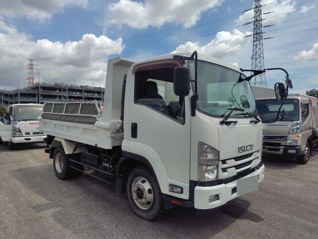 Japan Auction Vehicles 8 2019 Isuzu Forward dump auction photo
