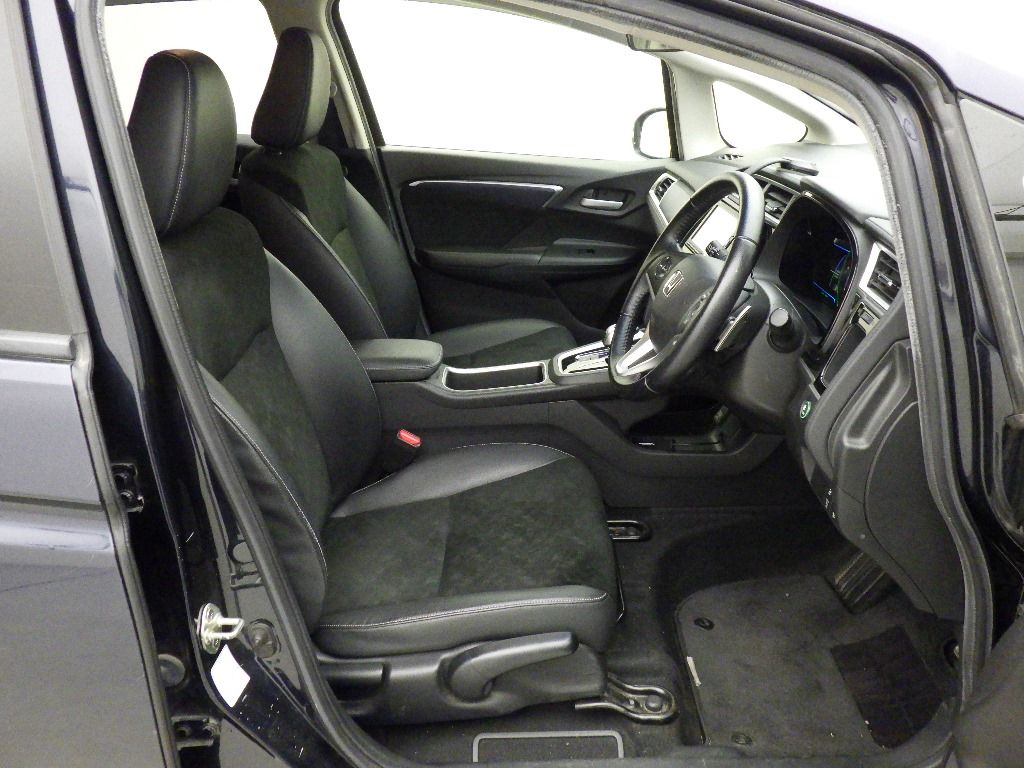2016 Honda Shuttle 4WD ハイブリッドXスタイルエディション auction photo 6