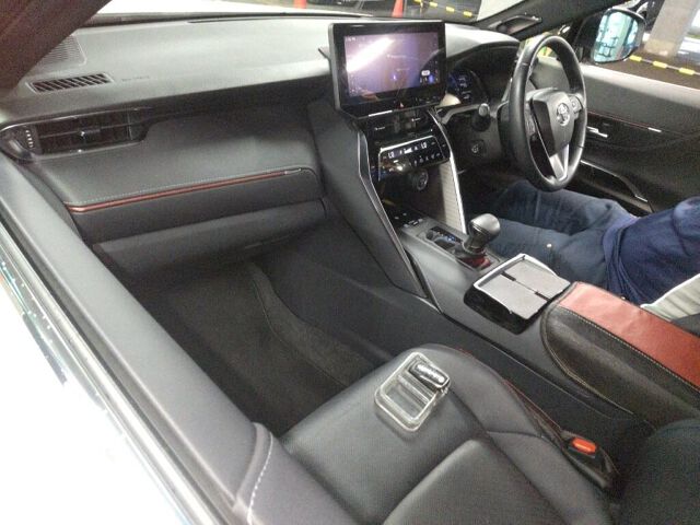 2023 Toyota Harrier Z 4WD auction photo 3