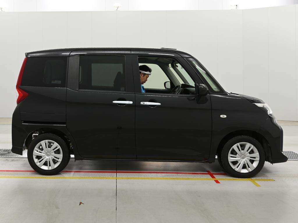 2021 Toyota Roomy X auction photo 3