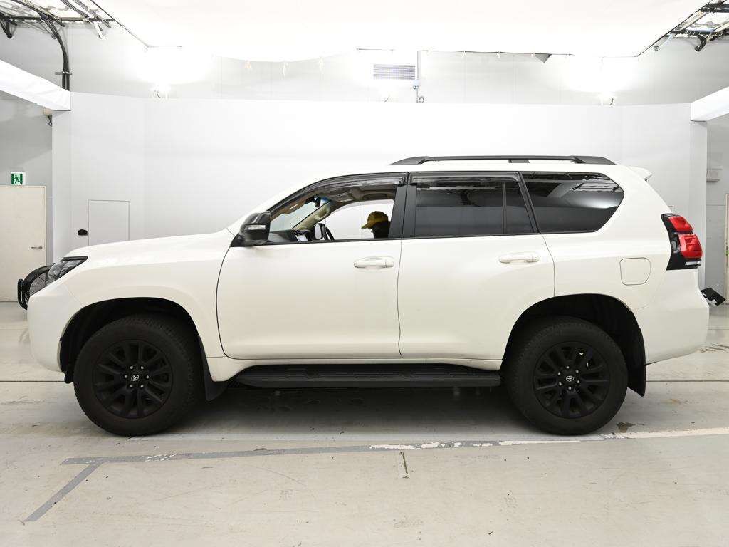 2023 Toyota Land Cruiser Prado TXL Package Matte Bra 4WD auction photo 4