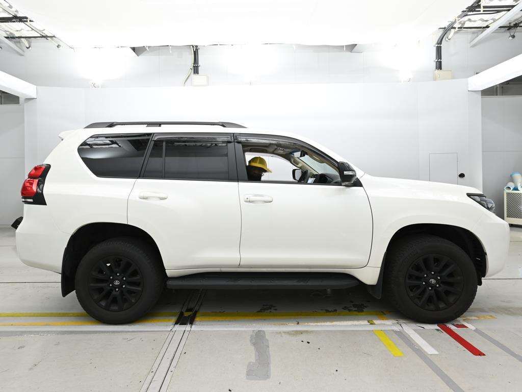 2023 Toyota Land Cruiser Prado TXL Package Matte Bra 4WD auction photo 3
