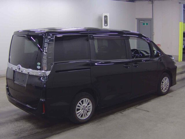 2016 Toyota Voxy V auction photo 5