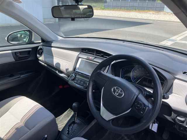 2013 Toyota Corolla Axio ハイブリッド auction photo 3
