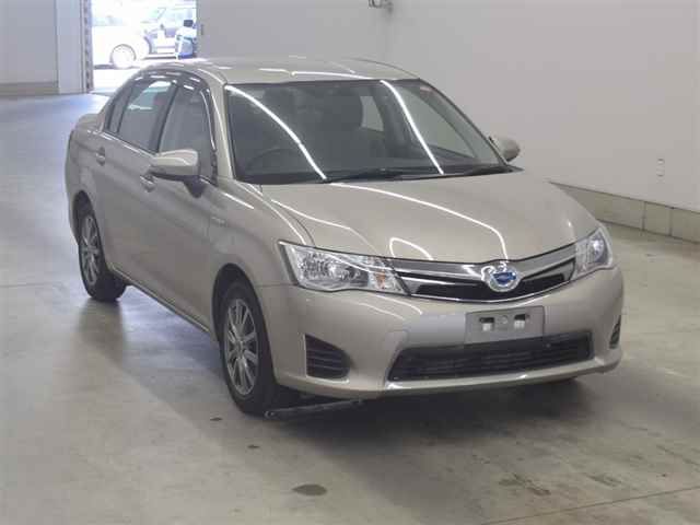 2013 Toyota Corolla Axio ハイブリッド Japan auction vehicle