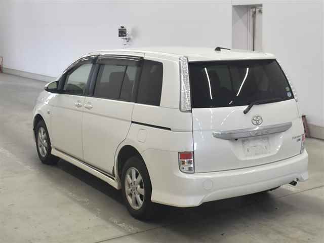 2015 Toyota Isis プラタナ auction photo 2