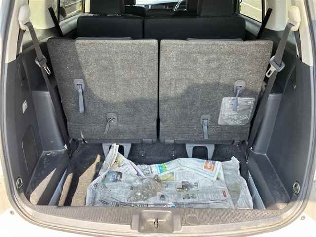 2015 Toyota Isis プラタナ auction photo 9