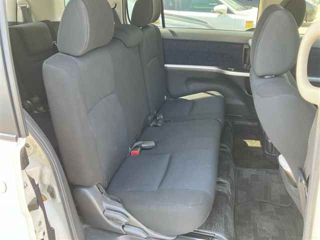 2015 Toyota Isis プラタナ auction photo 7