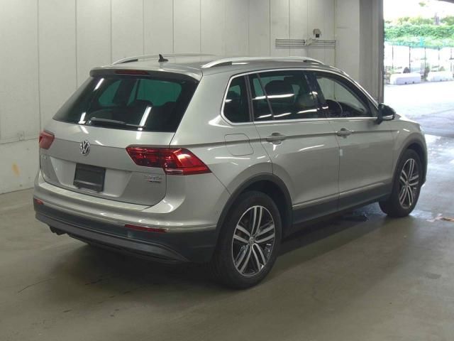 2019 Volkswagen VW Tiguan TDI 4M Highline Leather Package auction photo 3