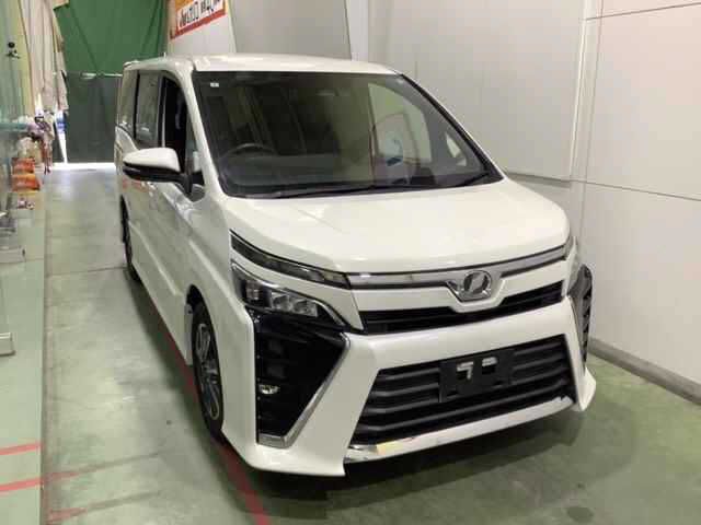 Japan Auction Vehicles 4 2017 Toyota Voxy ZS auction photo