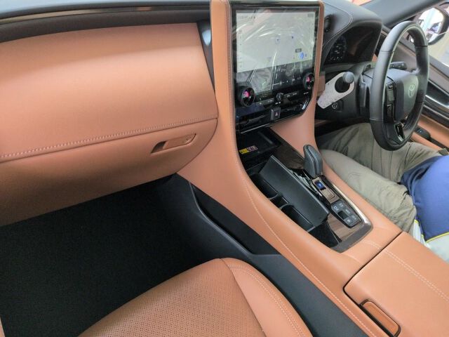 2025 Toyota Vellfire Z Premier auction photo 3