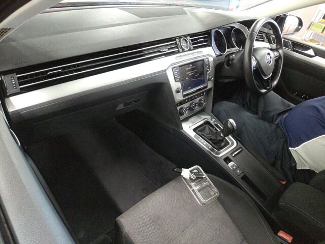 2015 Volkswagen パサートヴァリアント TSIコンフォートライン auction photo 3