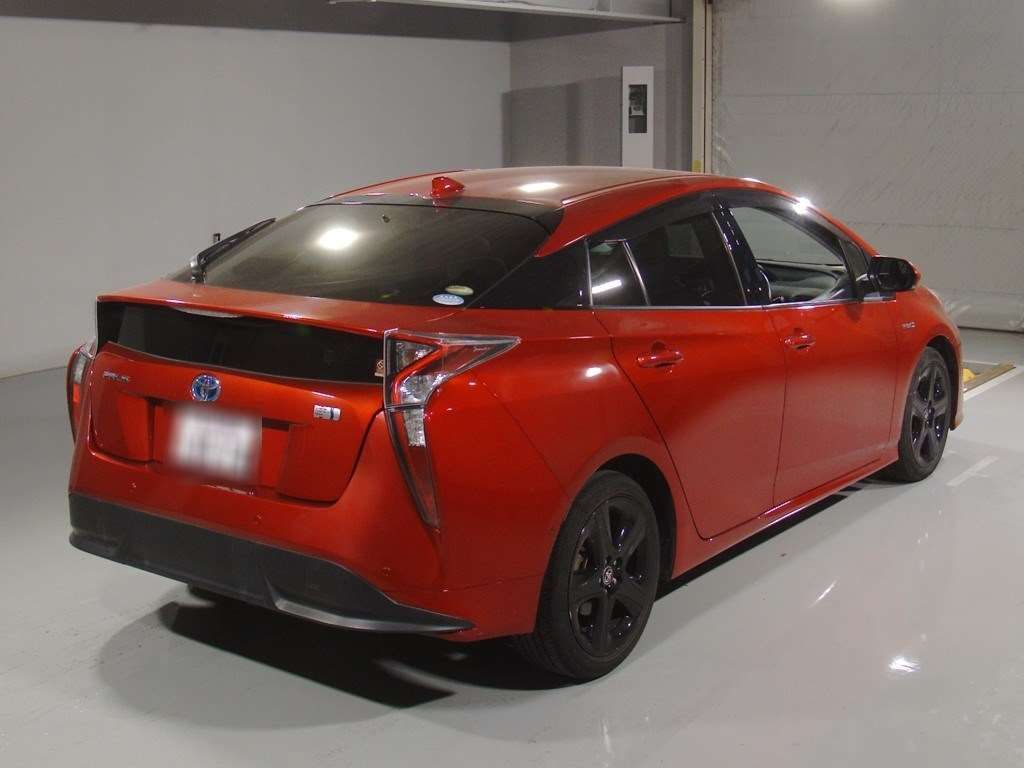 2017 Toyota Prius Aツーリングセレクション auction photo 2