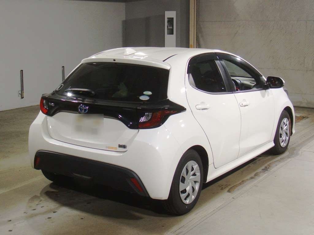 2021 Toyota Yaris ハイブリッドX auction photo 2