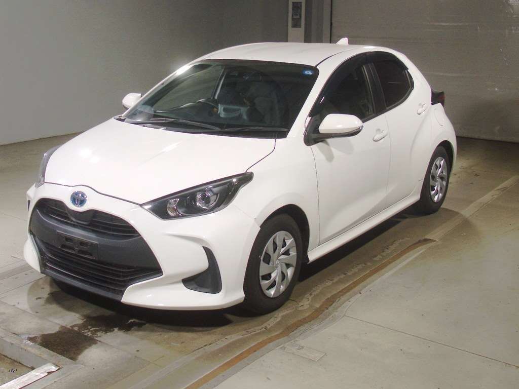 Japan Auction Vehicles 4 2021 Toyota Yaris ハイブリッドX auction photo