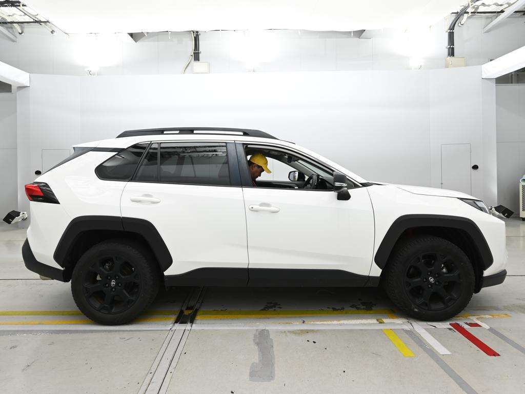 2023 Toyota RAV4 HVアドベンチャオフロード 4WD auction photo 3