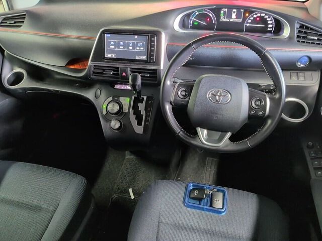 2015 Toyota Sienta Hybrid G auction photo 3