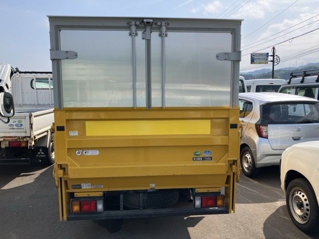 2019 Isuzu Elf Koukyou Okyu Usagi Shosha PG4 auction photo 3